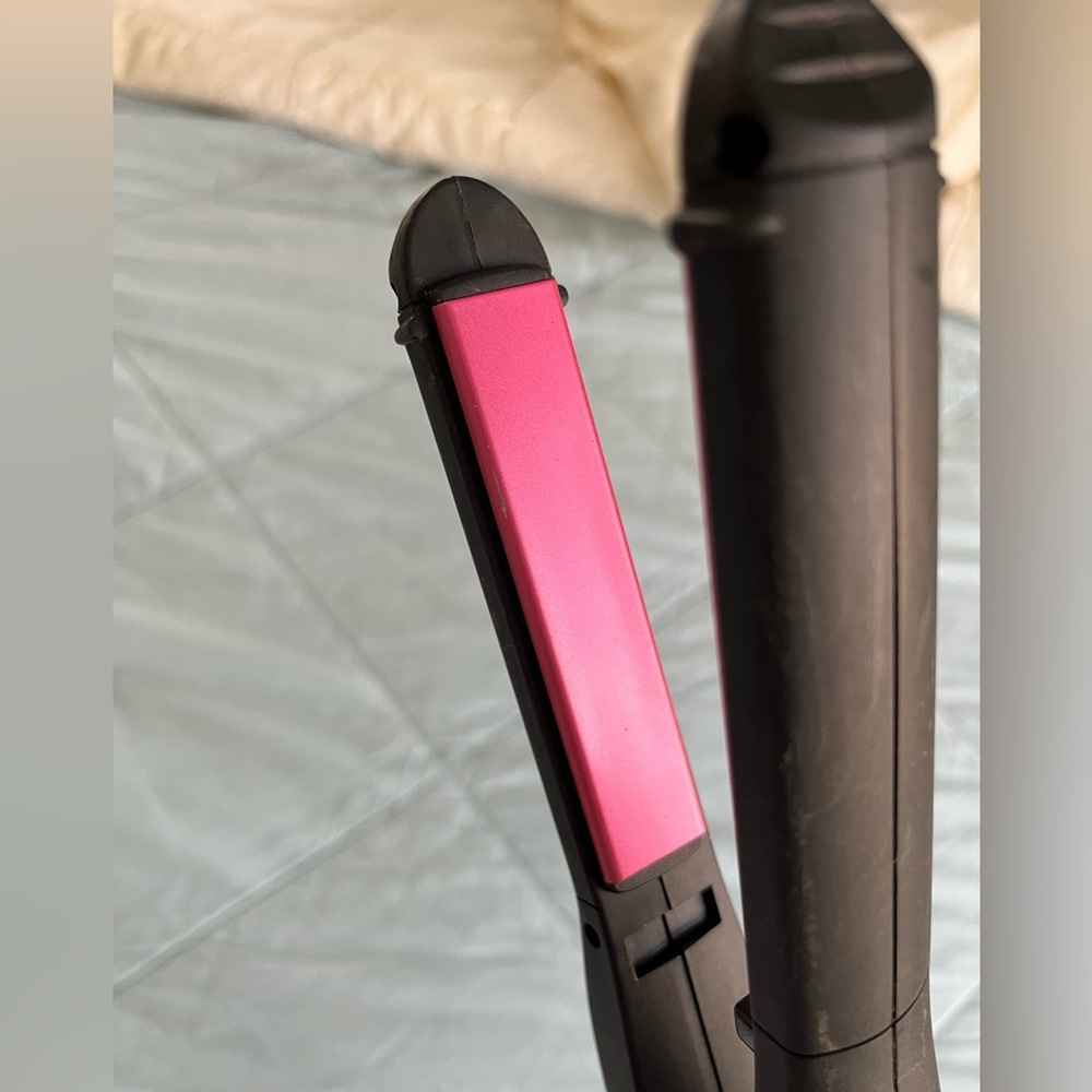 Conair Infiniti Pro Black and Pink Hair Straightener w/ Adjustable Temp - Picture 4 of 6